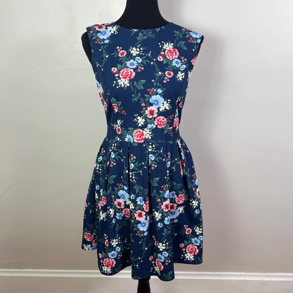 Emerald Sundae Dresses & Skirts - Emerald Sundae Floral Print Dress Open Back Fit & Flare Party Dress M